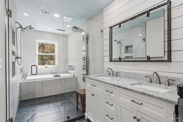 1555 Oak Shore Dr, Gulf Breeze, FL 32563