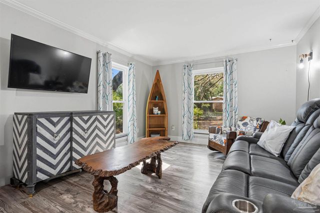 1555 Oak Shore Dr, Gulf Breeze, FL 32563
