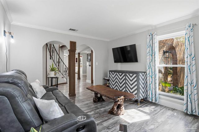 1555 Oak Shore Dr, Gulf Breeze, FL 32563
