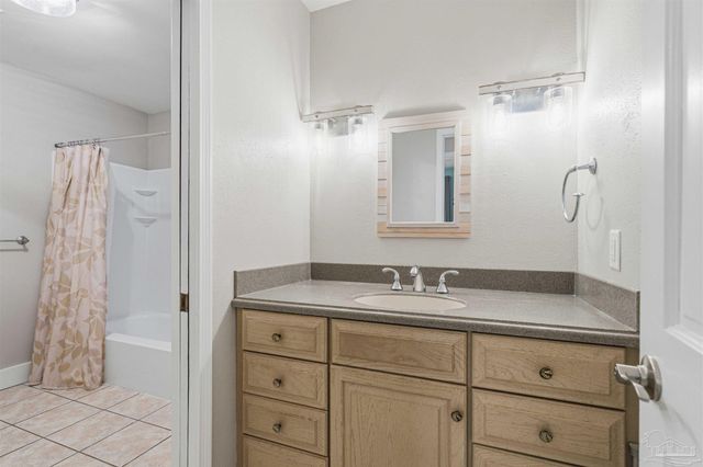 1555 Oak Shore Dr, Gulf Breeze, FL 32563