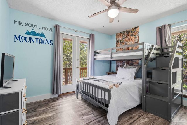 1555 Oak Shore Dr, Gulf Breeze, FL 32563
