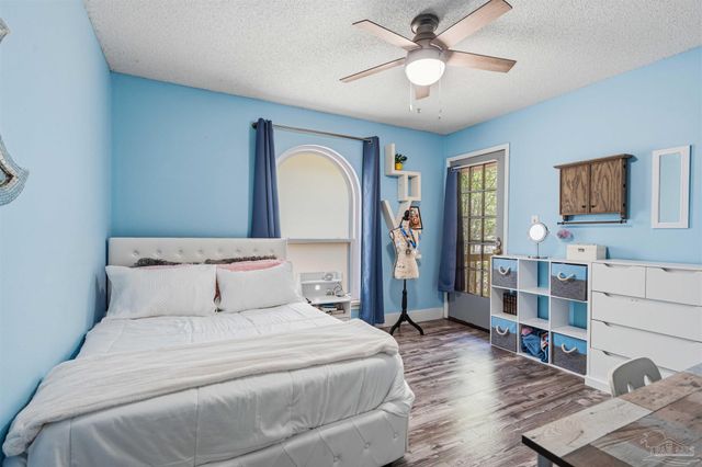 1555 Oak Shore Dr, Gulf Breeze, FL 32563