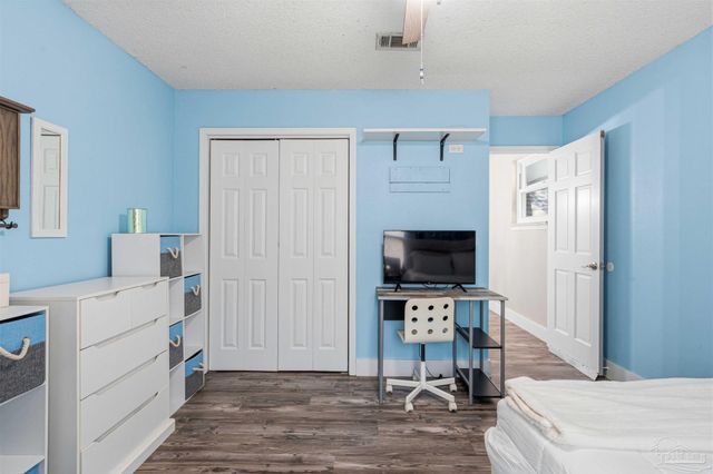 1555 Oak Shore Dr, Gulf Breeze, FL 32563