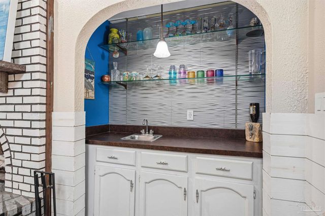 1555 Oak Shore Dr, Gulf Breeze, FL 32563