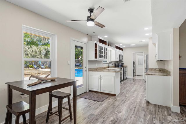 1555 Oak Shore Dr, Gulf Breeze, FL 32563