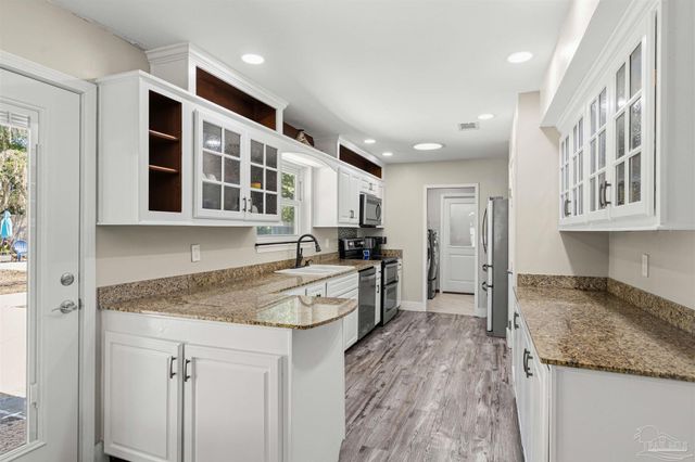 1555 Oak Shore Dr, Gulf Breeze, FL 32563