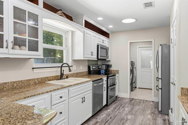 1555 Oak Shore Dr, Gulf Breeze, FL 32563