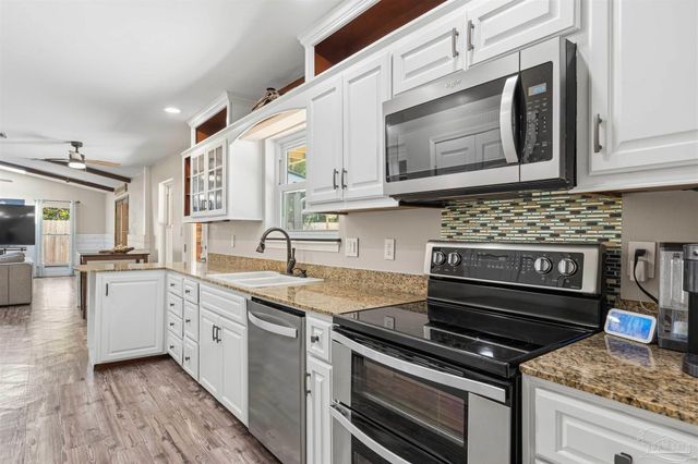 1555 Oak Shore Dr, Gulf Breeze, FL 32563