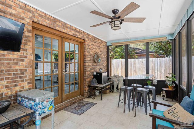 1555 Oak Shore Dr, Gulf Breeze, FL 32563