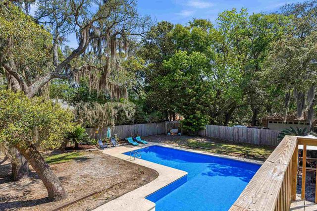 1555 Oak Shore Dr, Gulf Breeze, FL 32563