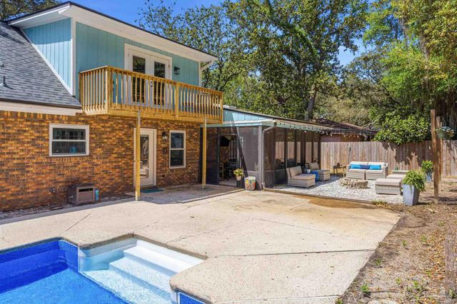 1555 Oak Shore Dr, Gulf Breeze, FL 32563