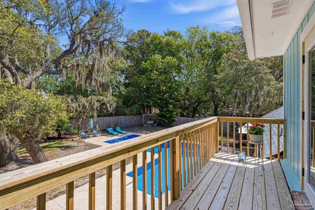 1555 Oak Shore Dr, Gulf Breeze, FL 32563