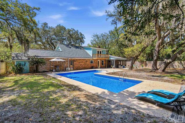 1555 Oak Shore Dr, Gulf Breeze, FL 32563