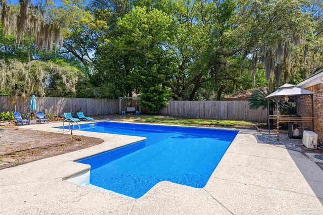 1555 Oak Shore Dr, Gulf Breeze, FL 32563
