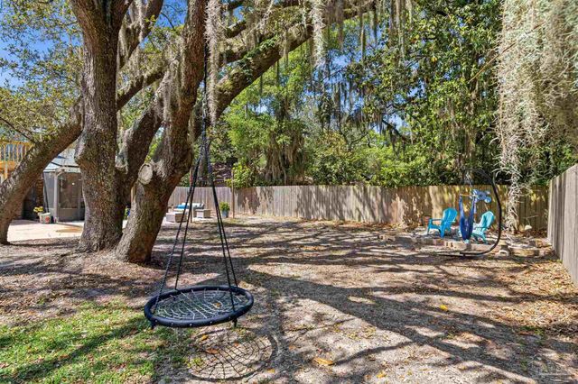 1555 Oak Shore Dr, Gulf Breeze, FL 32563
