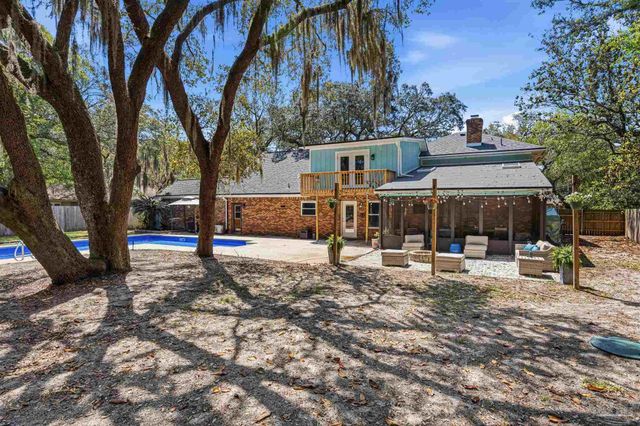 1555 Oak Shore Dr, Gulf Breeze, FL 32563