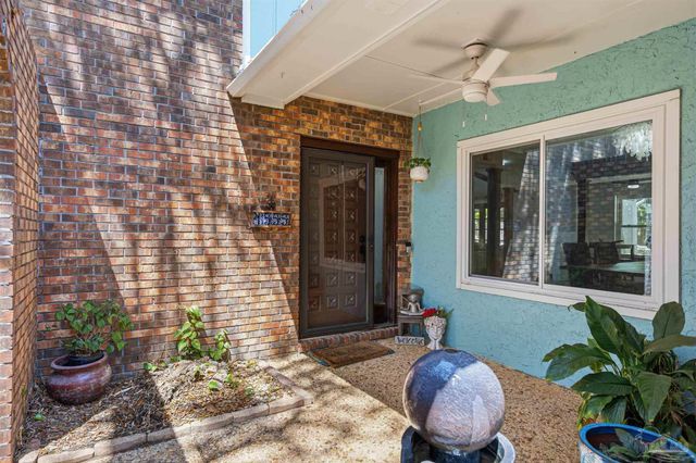 1555 Oak Shore Dr, Gulf Breeze, FL 32563