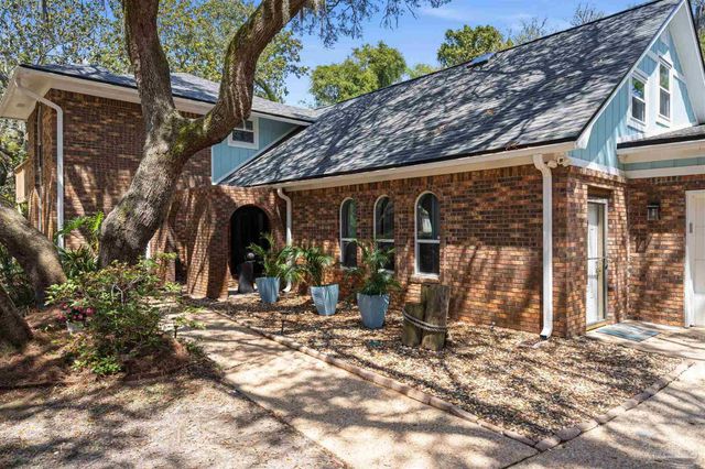 1555 Oak Shore Dr, Gulf Breeze, FL 32563