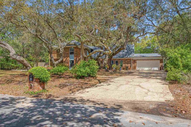 1555 Oak Shore Dr, Gulf Breeze, FL 32563