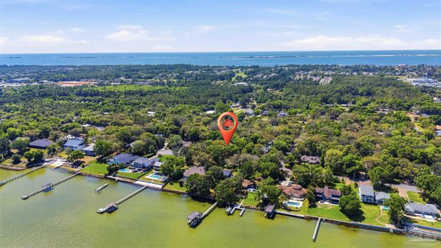 1555 Oak Shore Dr, Gulf Breeze, FL 32563