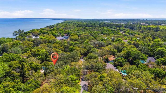 1555 Oak Shore Dr, Gulf Breeze, FL 32563