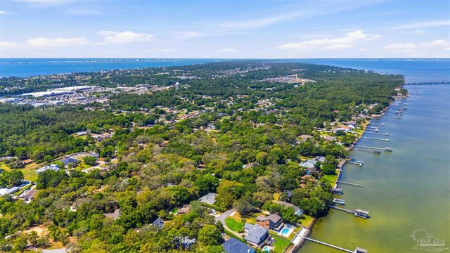 1555 Oak Shore Dr, Gulf Breeze, FL 32563