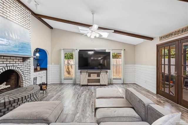 1555 Oak Shore Dr, Gulf Breeze, FL 32563