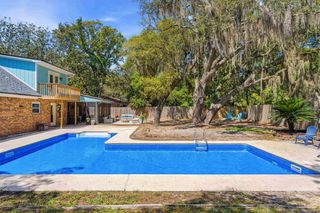 1555 Oak Shore Dr, Gulf Breeze, FL 32563