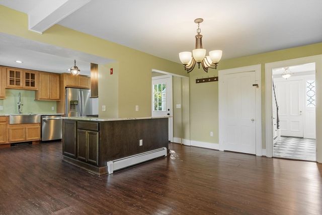 48 Central St, West Brookfield, MA 01585