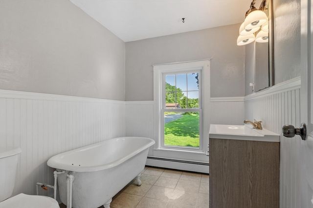 48 Central St, West Brookfield, MA 01585
