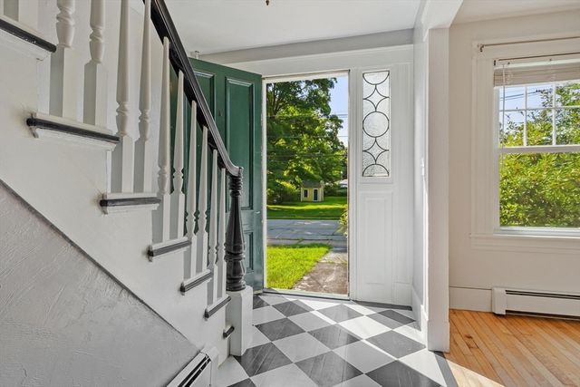 48 Central St, West Brookfield, MA 01585