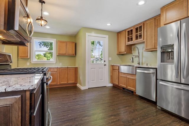 48 Central St, West Brookfield, MA 01585