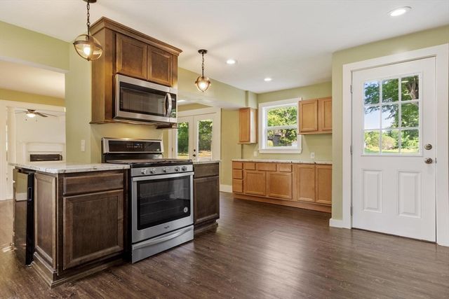 48 Central St, West Brookfield, MA 01585