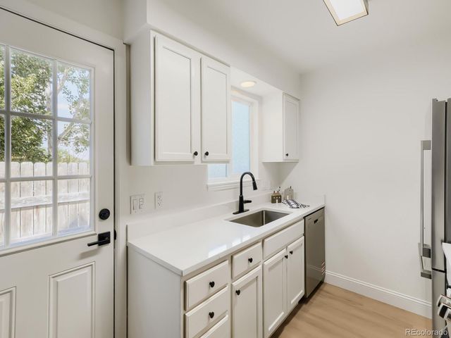 2248 S Jasper Way B, Aurora, CO 80013