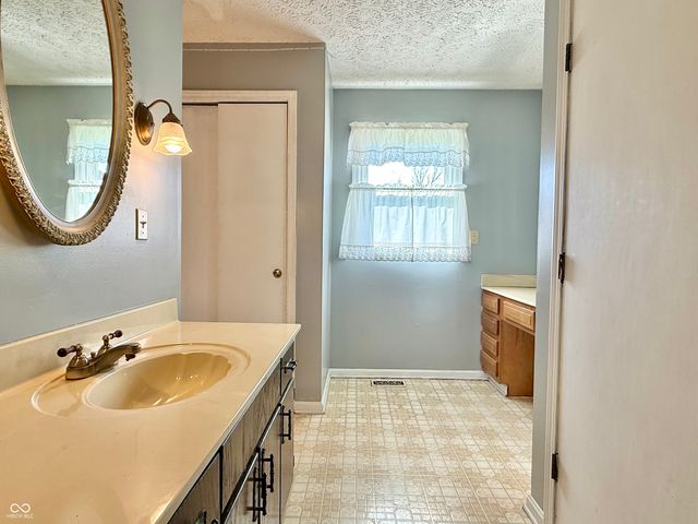 10386 N County Road 650 E, Brownsburg, IN 46112