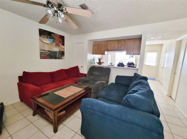 929 W Hickory Street A2, Denton, TX 76201