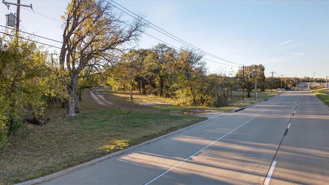 936 Southeast Parkway, Azle, TX 76020