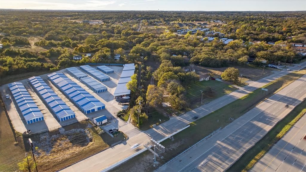 936 Southeast Parkway, Azle, TX 76020