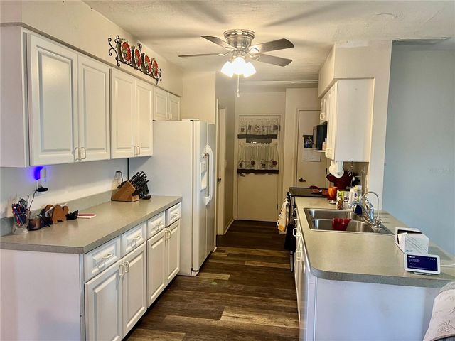 221 S VENICE BOULEVARD, Venice, FL 34293