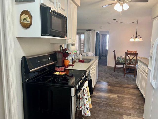 221 S VENICE BOULEVARD, Venice, FL 34293