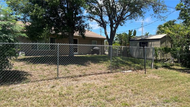 221 S VENICE BOULEVARD, Venice, FL 34293