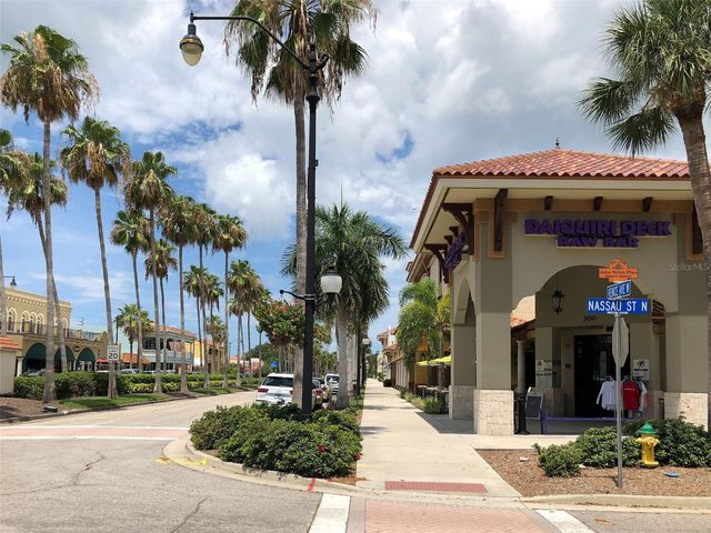 221 S VENICE BOULEVARD, Venice, FL 34293