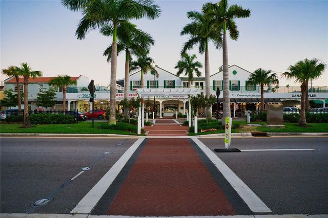 221 S VENICE BOULEVARD, Venice, FL 34293