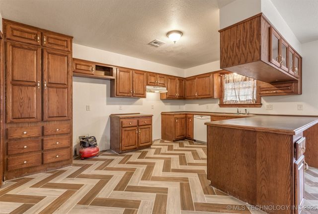 20430 E 580 Road, Inola, OK 74036