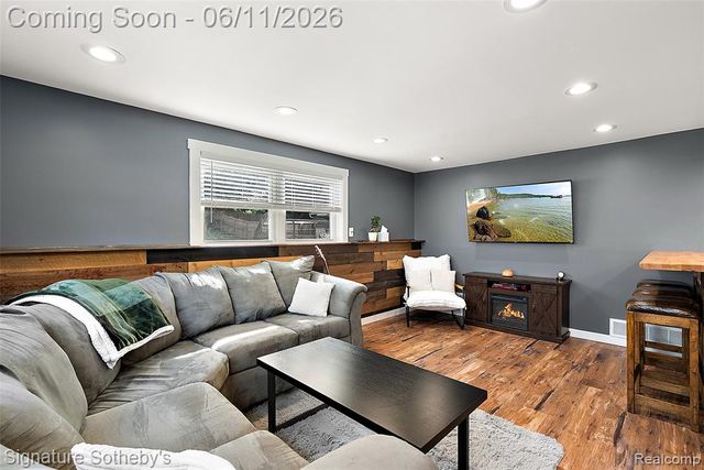 954 Panorama Drive, Milford, MI 48381