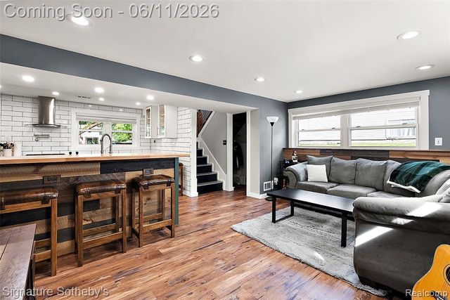 954 Panorama Drive, Milford, MI 48381