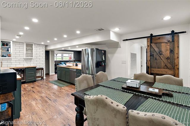 954 Panorama Drive, Milford, MI 48381