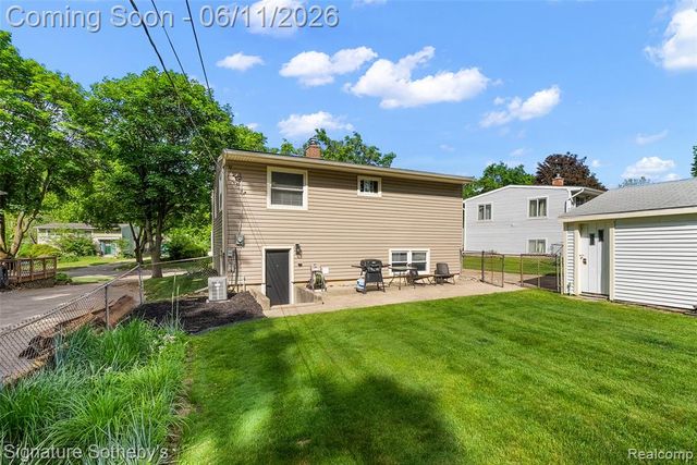 954 Panorama Drive, Milford, MI 48381