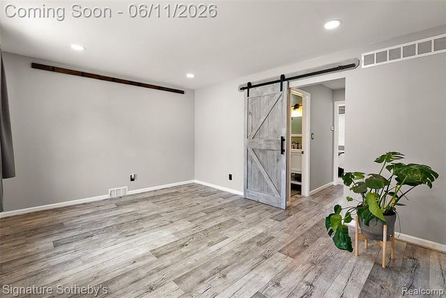 954 Panorama Drive, Milford, MI 48381