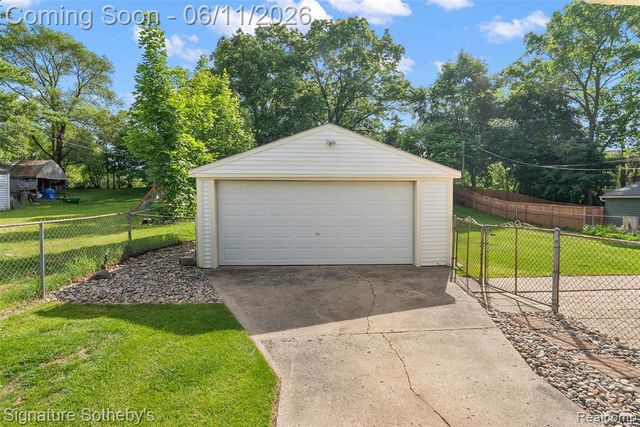 954 Panorama Drive, Milford, MI 48381